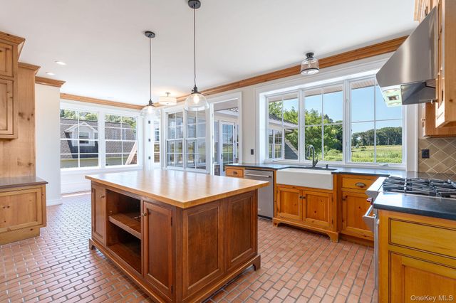 118 Peconic Bay Boulevard, Aquebogue, NY 11931