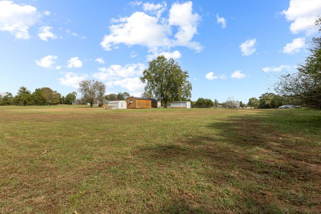 245 Henslee Rd, Shelbyville, TN 37160