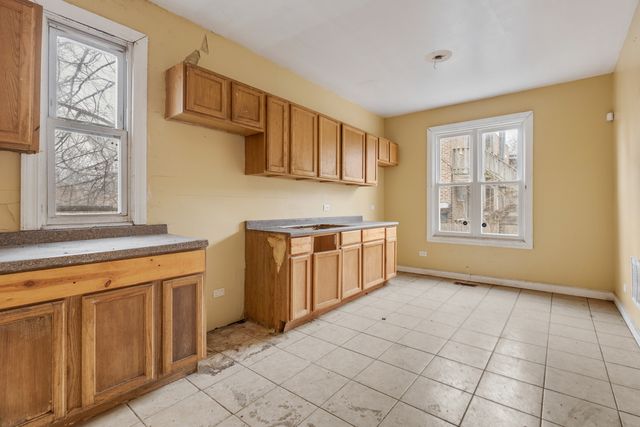 7356 S Champlain Avenue, Chicago, IL 60619