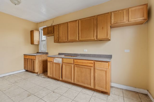 7356 S Champlain Avenue, Chicago, IL 60619