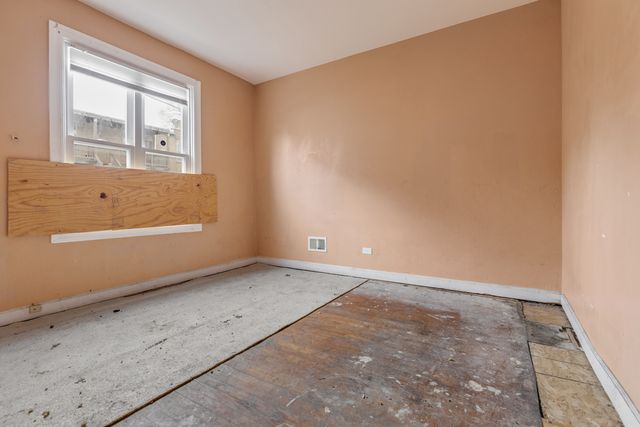 7356 S Champlain Avenue, Chicago, IL 60619