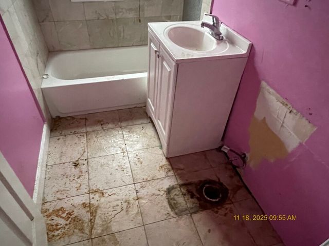 7356 S Champlain Avenue, Chicago, IL 60619