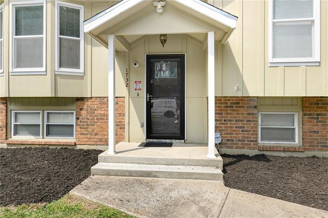 1732 SE Silkwood Court, Lee's Summit, MO 64063