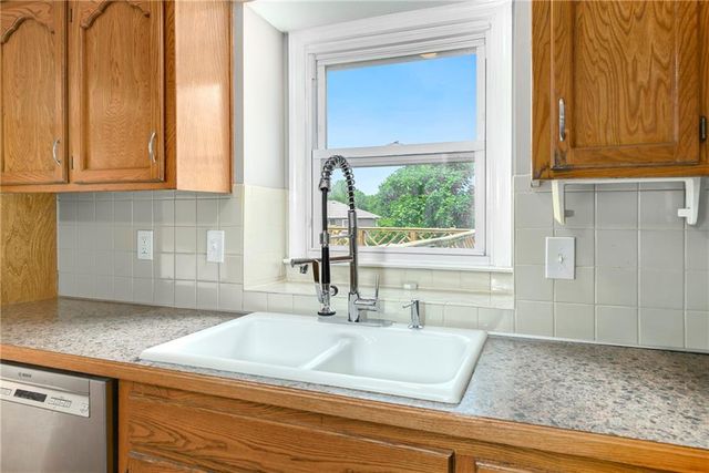 1732 SE Silkwood Court, Lee's Summit, MO 64063