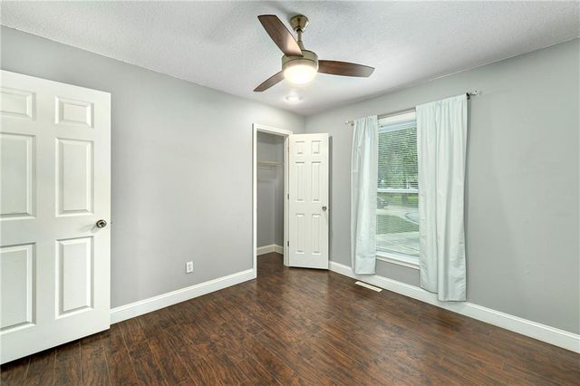 1732 SE Silkwood Court, Lee's Summit, MO 64063