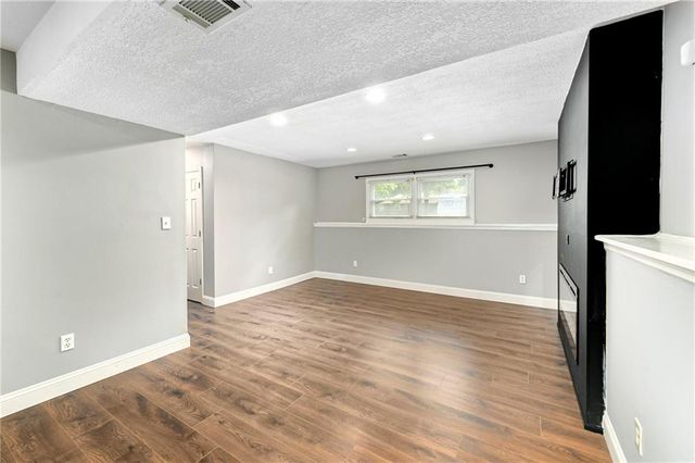1732 SE Silkwood Court, Lee's Summit, MO 64063