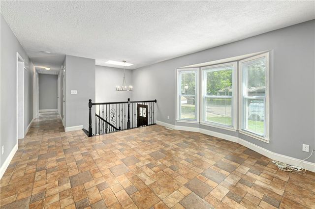 1732 SE Silkwood Court, Lee's Summit, MO 64063