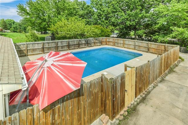 1732 SE Silkwood Court, Lee's Summit, MO 64063