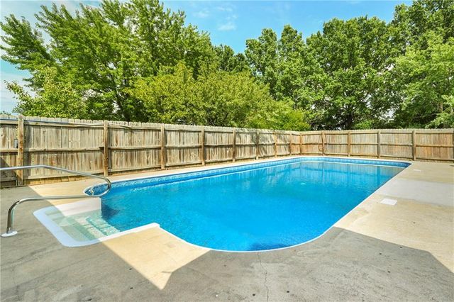 1732 SE Silkwood Court, Lee's Summit, MO 64063