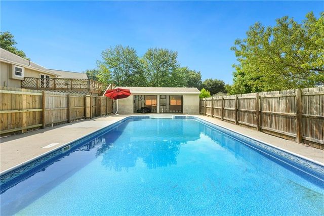 1732 SE Silkwood Court, Lee's Summit, MO 64063