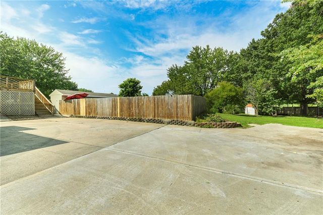 1732 SE Silkwood Court, Lee's Summit, MO 64063