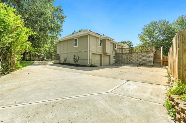1732 SE Silkwood Court, Lee's Summit, MO 64063