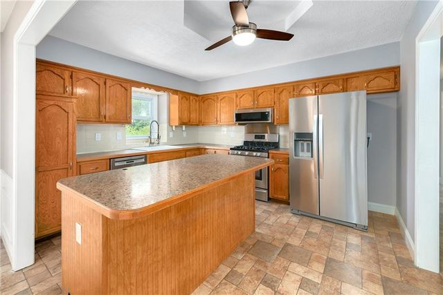 1732 SE Silkwood Court, Lee's Summit, MO 64063