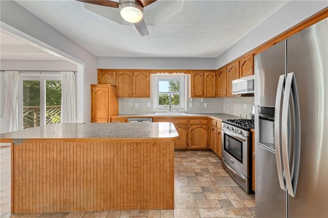 1732 SE Silkwood Court, Lee's Summit, MO 64063