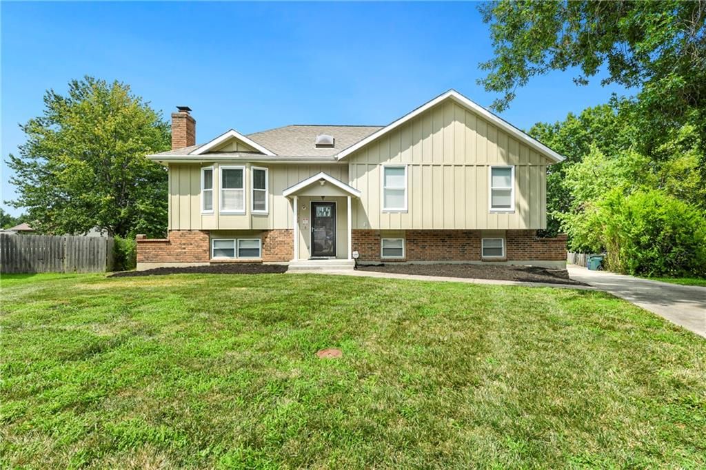 1732 SE Silkwood Court, Lee's Summit, MO 64063
