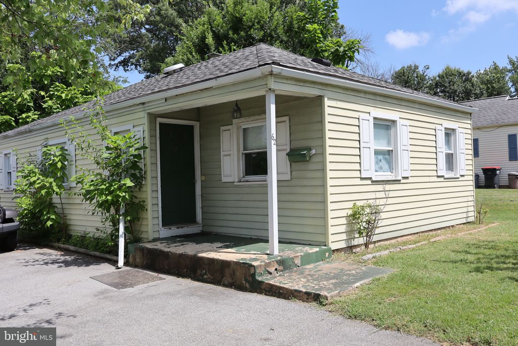 62 ROBINSON DR, New Castle, DE 19720