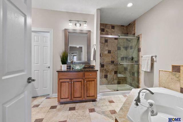 6528 Lone Tree Drive, Lincoln, NE 68512