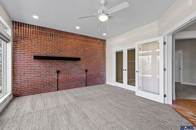 6528 Lone Tree Drive, Lincoln, NE 68512