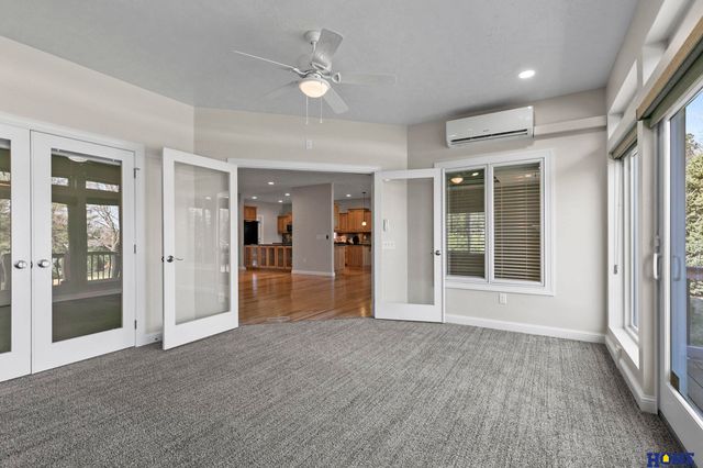 6528 Lone Tree Drive, Lincoln, NE 68512