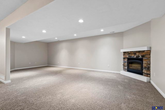 6528 Lone Tree Drive, Lincoln, NE 68512