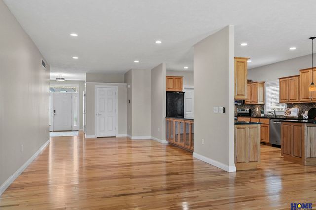 6528 Lone Tree Drive, Lincoln, NE 68512