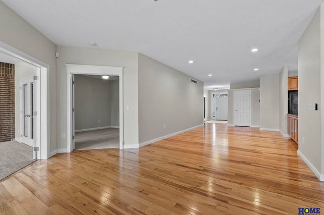 6528 Lone Tree Drive, Lincoln, NE 68512