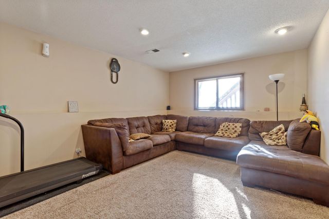 1501 80th Avenue N, Brooklyn Park, MN 55444