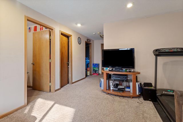 1501 80th Avenue N, Brooklyn Park, MN 55444