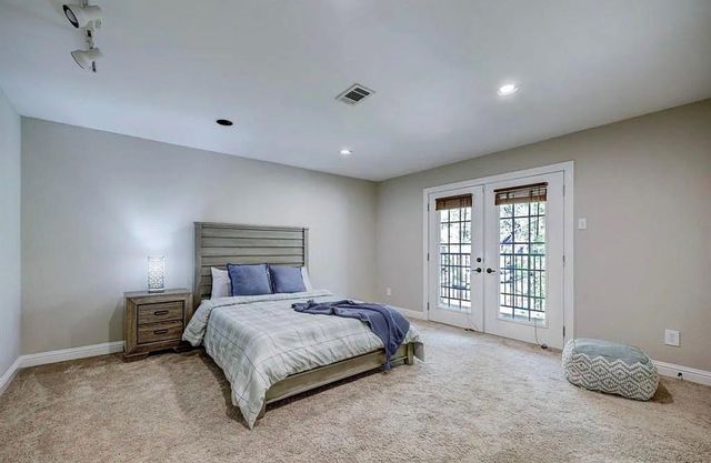 8 N Timber Top Drive, The Woodlands, TX 77380