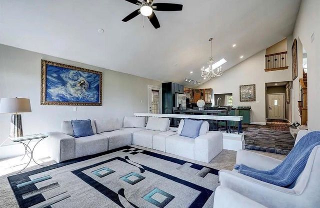 8 N Timber Top Drive, The Woodlands, TX 77380