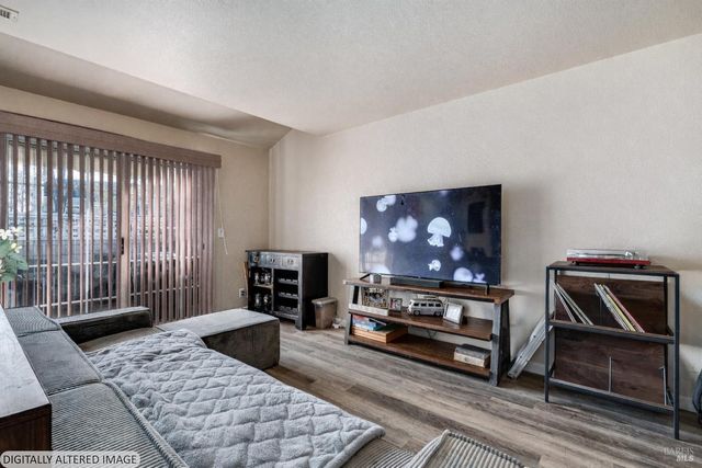 590 Laurel Grove Cir, Santa Rosa, CA 95407