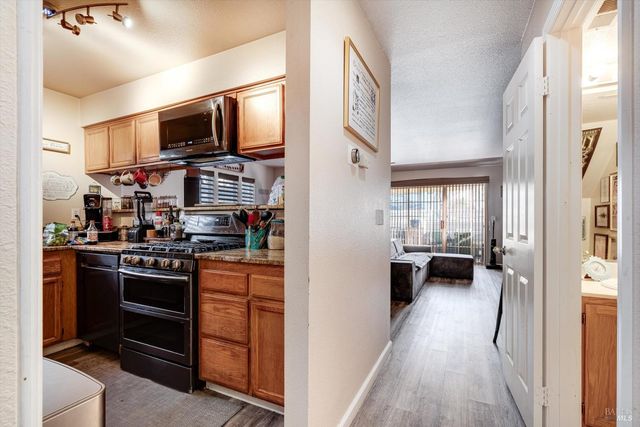 590 Laurel Grove Cir, Santa Rosa, CA 95407