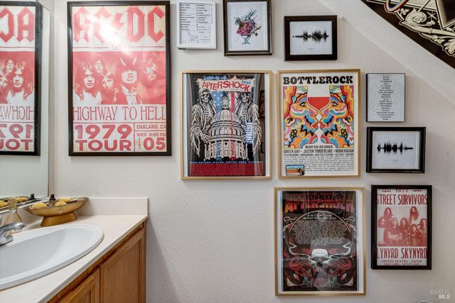 590 Laurel Grove Cir, Santa Rosa, CA 95407