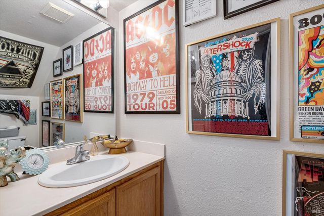 590 Laurel Grove Cir, Santa Rosa, CA 95407