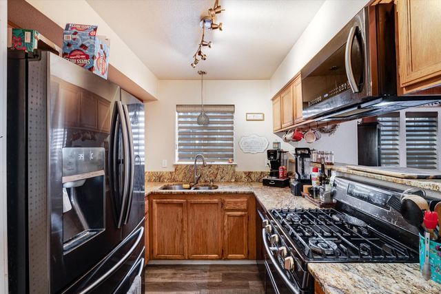 590 Laurel Grove Cir, Santa Rosa, CA 95407