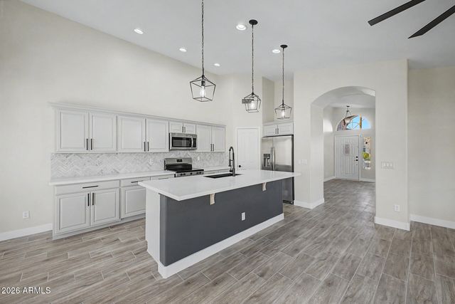 723 W DOUGLAS Avenue, Gilbert, AZ 85233