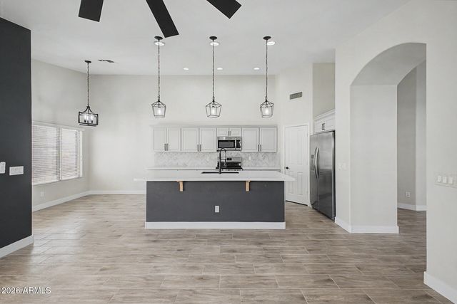 723 W DOUGLAS Avenue, Gilbert, AZ 85233