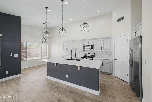 723 W DOUGLAS Avenue, Gilbert, AZ 85233