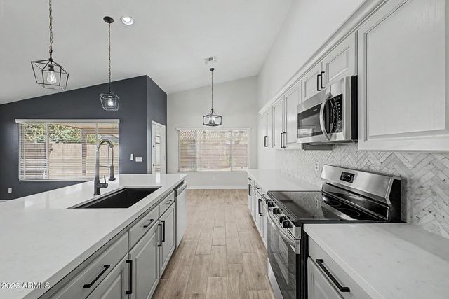 723 W DOUGLAS Avenue, Gilbert, AZ 85233