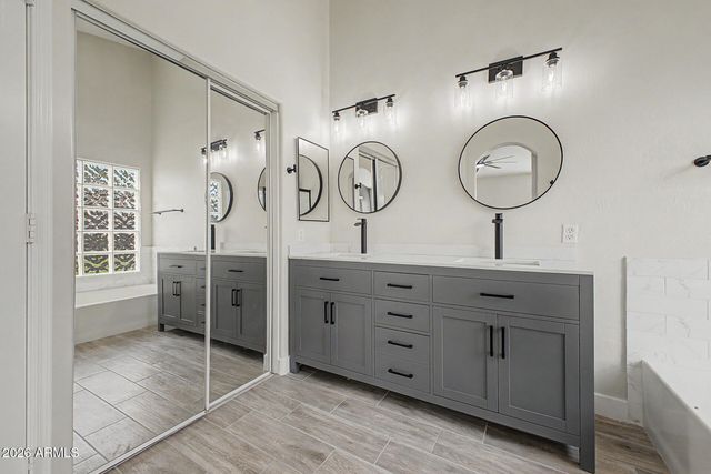 723 W DOUGLAS Avenue, Gilbert, AZ 85233