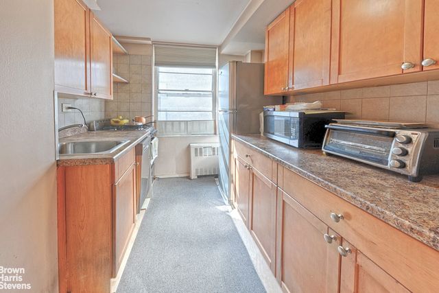 225 E 46th St Apt 10H, New York City, NY 10017