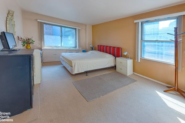 225 E 46th St Apt 10H, New York City, NY 10017