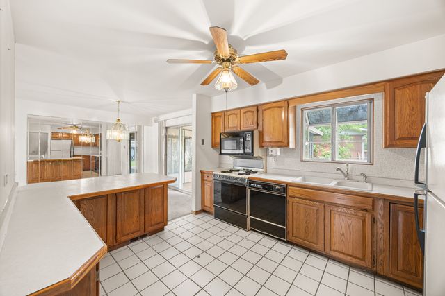 555 N Cherry Drive, Glenwood, IL 60425