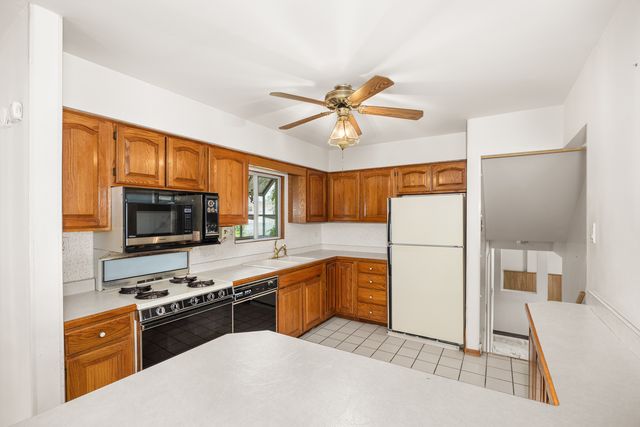 555 N Cherry Drive, Glenwood, IL 60425