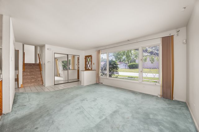 555 N Cherry Drive, Glenwood, IL 60425