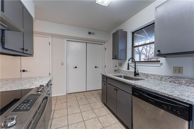 250 N Madison Street c, Siloam Springs, AR 72761