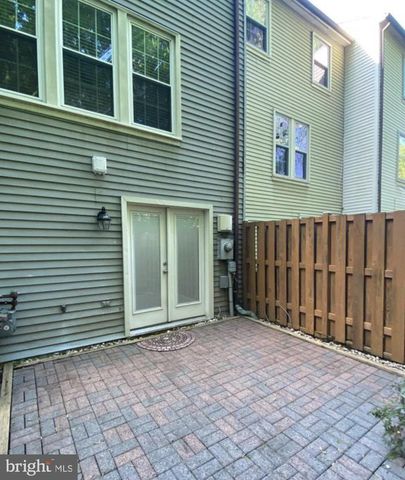 14447 FOUR CHIMNEY DR, Centreville, VA 20120