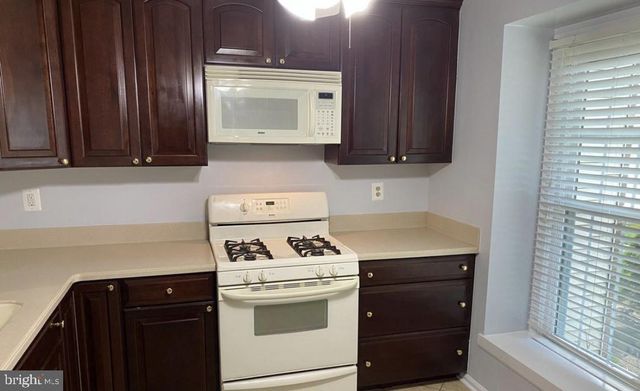 14447 FOUR CHIMNEY DR, Centreville, VA 20120