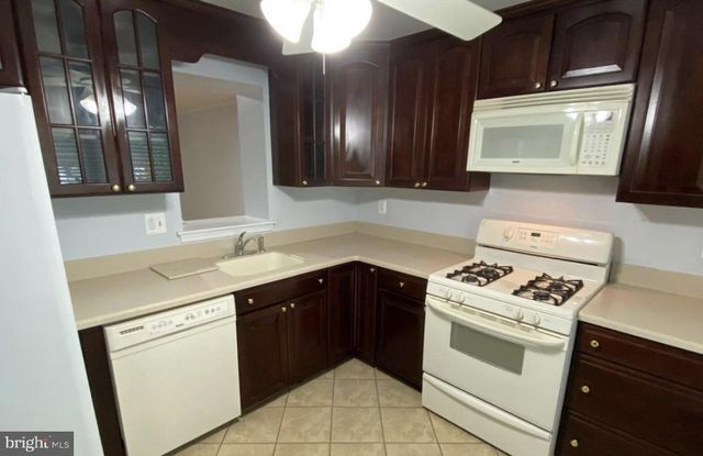14447 FOUR CHIMNEY DR, Centreville, VA 20120