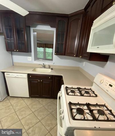 14447 FOUR CHIMNEY DR, Centreville, VA 20120